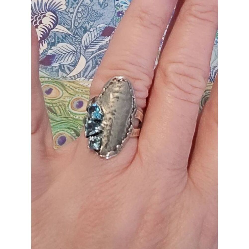 NWOT~PAZ CREATIONS 925 Sterling Handcrafted Oblong Oval Triple Blue Topaz Ring 8 - Picture 4 of 4